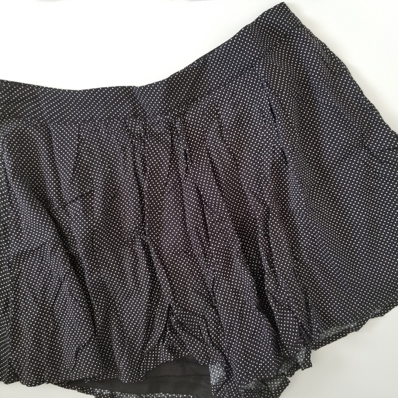 2 Piece Black and White Polka Dot Top & Shorts Set - Picture 6 of 9